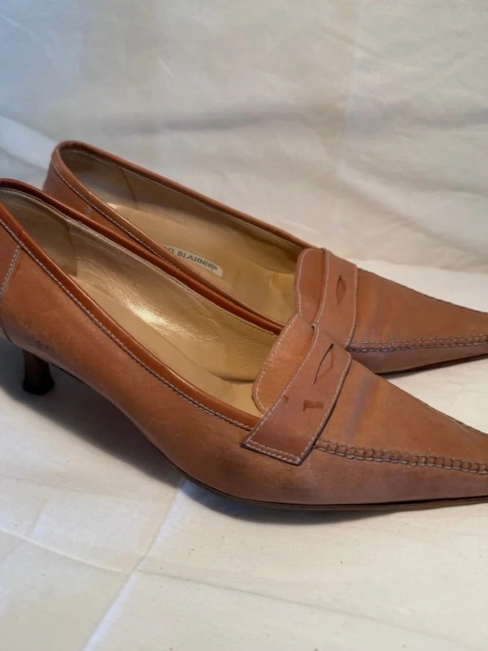 Vintage Pink Manolo Blahnik Oxford Pointed Toe Kitten Heels